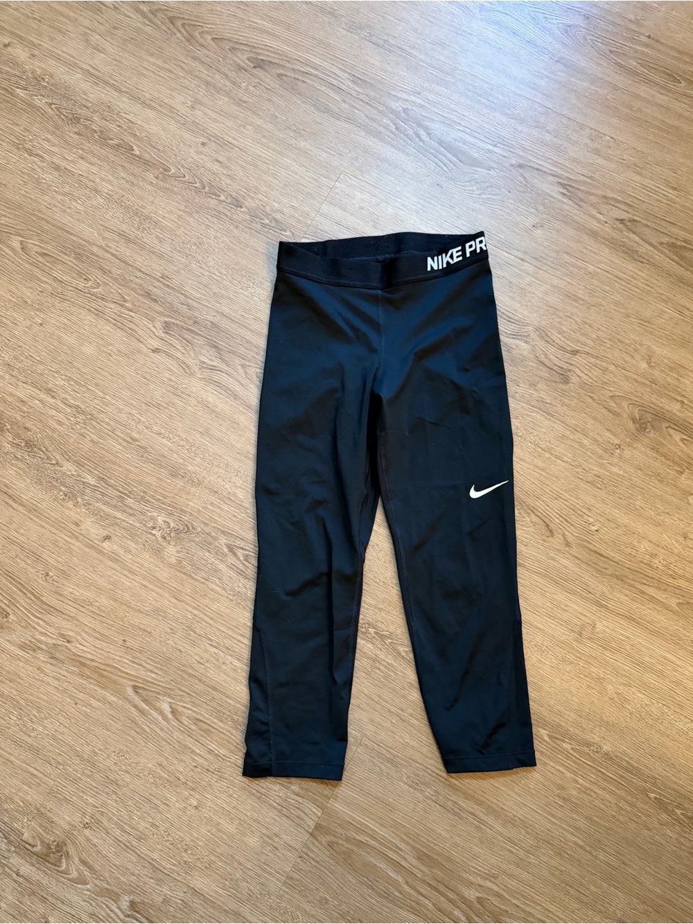 Nike Pro Women's black Performance Capri Leggings